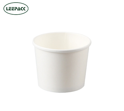 Recipiente blanco para sopa